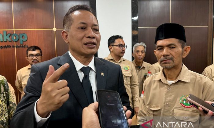 Menkop menegaskan Kopdes siap produksi genteng sesuai arahan Prabowo