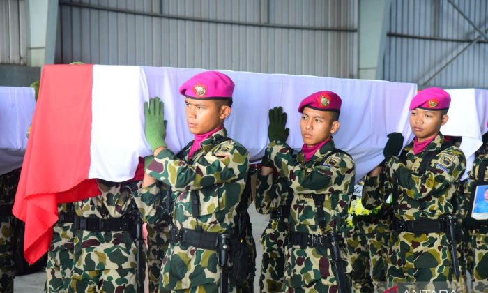 Pangkormar memimpin pelepasan jenazah prajurit korban longsor di Cisarua