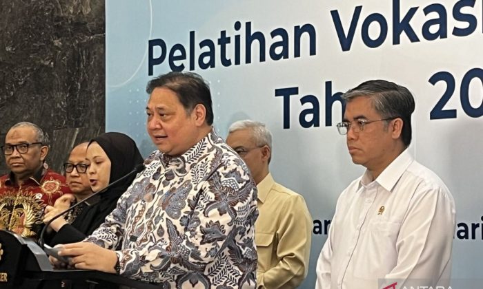 Menko Airlangga: PKWT dan outsourcing diatur di UU Ketenagakerjaan baru