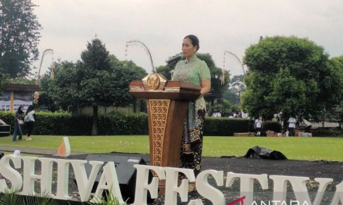 1.008 cahaya dipa mewarnai malam Mahashivaratri di Candi Prambanan