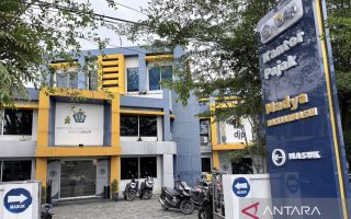 KPK menangkap Kepala KPP Madya Banjarmasin Mulyono bersama dua orang lain