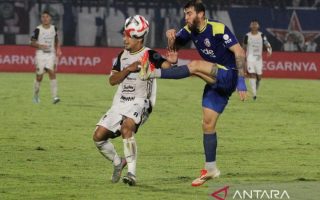 Gabriel Silva cetak brace, Persija telan kekalahan 0-2 saat jamu Arema