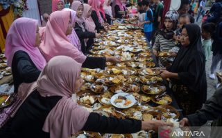 Dietisien sarankan konsumsi makanan manis porsi kecil saat berbuka