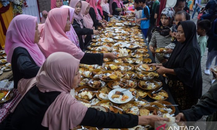 Dietisien sarankan konsumsi makanan manis porsi kecil saat berbuka