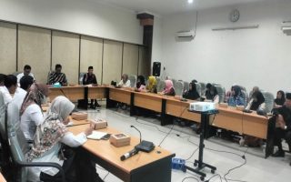 Puluhan warga Teganing mengadu ke DPRD Kulon Progo terkait regrouping SD Teganing
