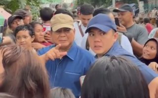 Prabowo akan membangun hunian layak warga bJogjajateng.comn rel kereta api Senen