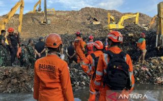 Tiga orang tewas akibat tertimbun longsoran sampah di TPST Bantargebang