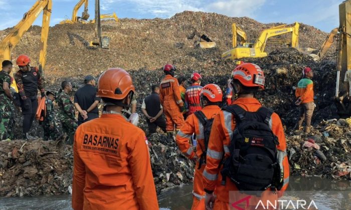 Tiga orang tewas akibat tertimbun longsoran sampah di TPST Bantargebang