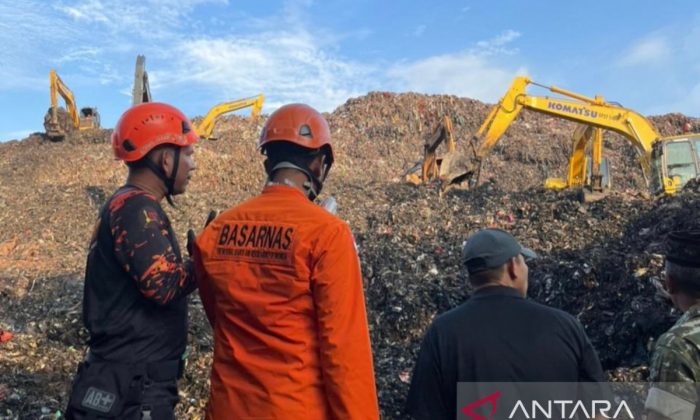 Diduga masih ada sejumlah korban tertimbun longsor di TPST Bantargebang