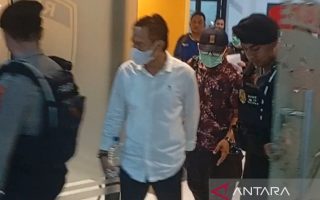 KPK menetapkan Bupati dan Sekda Cilacap tersangka pemerasan untuk THR