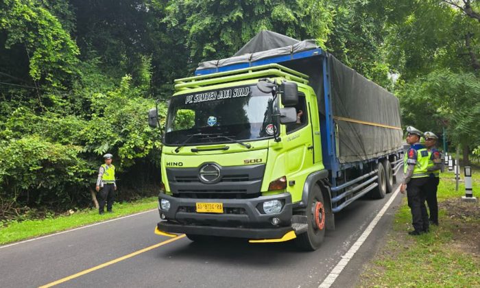 Menhub minta pengusaha angkutan logistik mematuhi pembatasan operasional