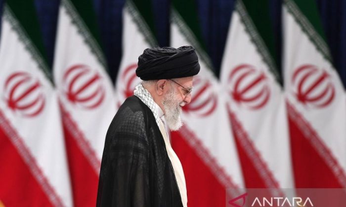 Tapak tilas Ali Khamenei, pengawal Revolusi Iran selama 3 dasawarsa