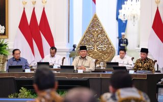 Prabowo diapit Jokowi dan SBY pada Silaturahmi Kebangsaan di Istana