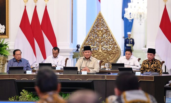 Prabowo diapit Jokowi dan SBY pada Silaturahmi Kebangsaan di Istana
