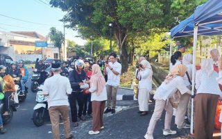 Komunitas Pertanian Sleman berkolaborasi bagikan takjil gratis kepada pengguna jalan