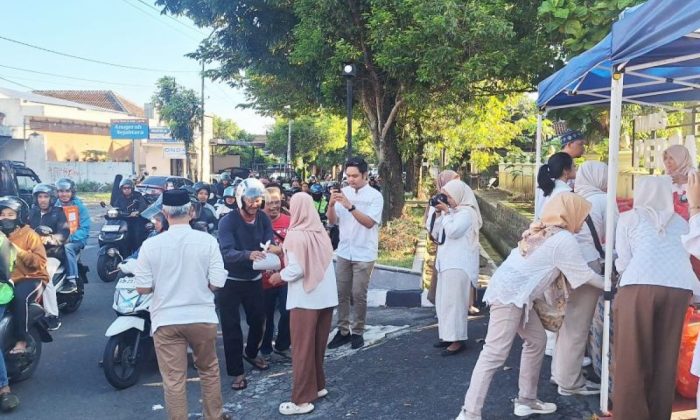 Komunitas Pertanian Sleman berkolaborasi bagikan takjil gratis kepada pengguna jalan