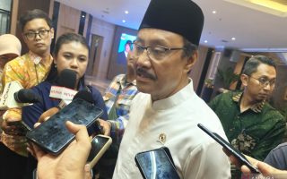 Kemensos menyiapkan skema penebalan bansos di tengah isu harga BBM