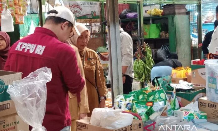 KPPU DIY mengawasi potensi "bundling" minyak goreng jelang lebaran
