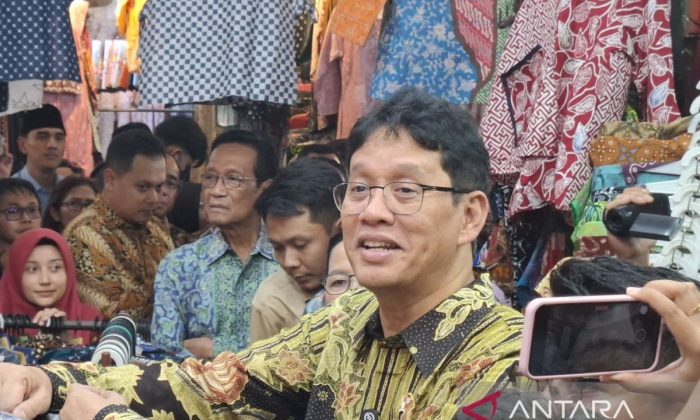 Menkeu menegaskan pasar tradisional tidak mati suri