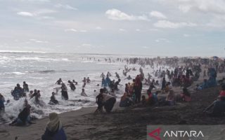Satpol PP: Enam wisatawan selamat dari kecelakaan laut di pantai selatan DIY