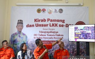 Paguyuban Lurah DIY Nayantaka gelar kirab budaya HUT Ke-80 Sultan HB X