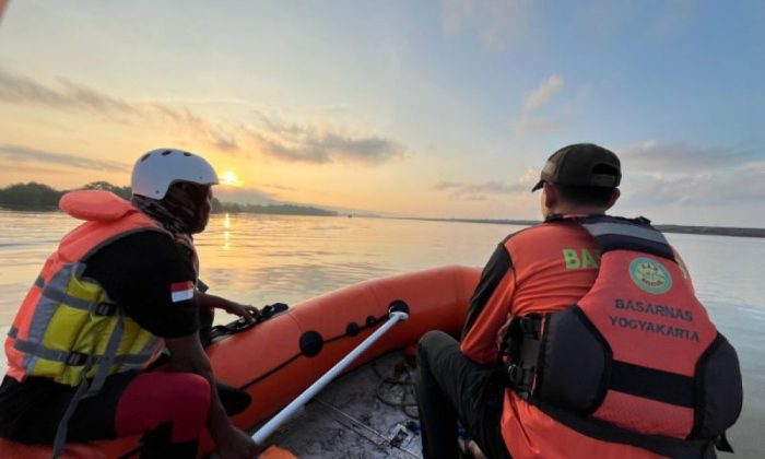 Tim SAR menghentikan sementara pencarian korban tenggelam di muara Sungai Opak
