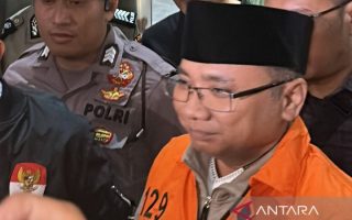 Mantan Menteri Agama Yaqut Cholil Qoumas resmi ditahan KPK