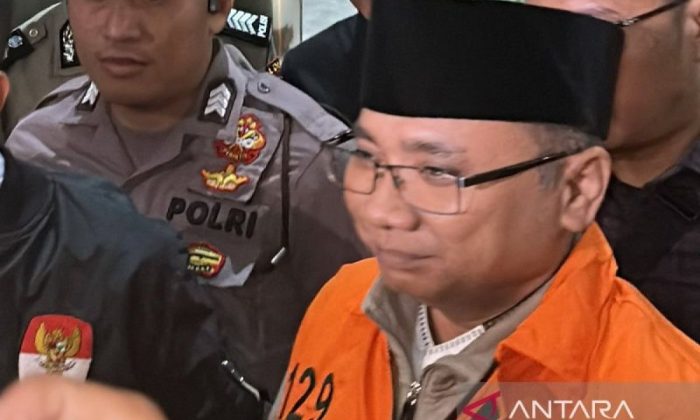 Mantan Menteri Agama Yaqut Cholil Qoumas resmi ditahan KPK