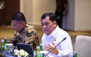DPR menunda membahas gerai Koperasi Merah Putih sebab perlu sinkronisasi