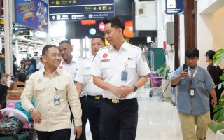Direktur Lalu Lintas dan Angkutan Kereta Api Kemenhub tinjau posko Angkutan Lebaran Hari ke-10 di Stasiun Yogyakarta