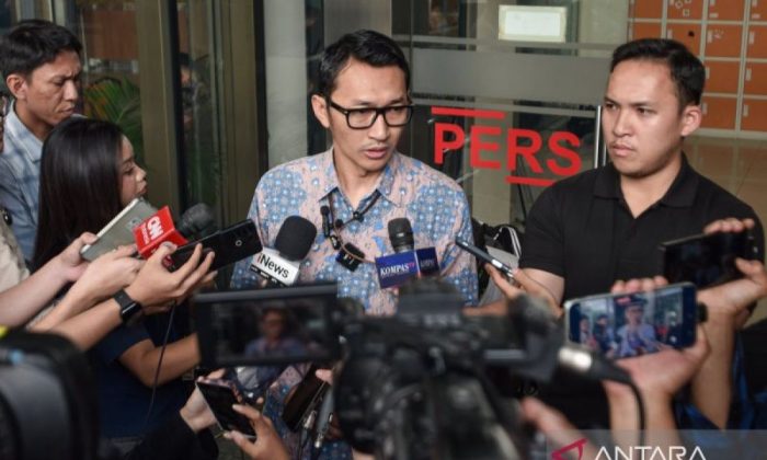 KPK menetapkan Bupati Rejang Lebong dan empat orang lain menjadi tersangka