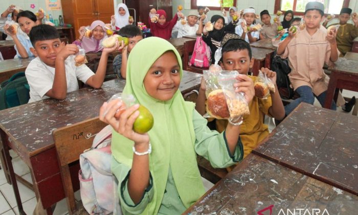 Mendikdasmen pastikan anggaran tambahan pendidikan tidak untuk MBG