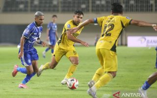 Semen Padang tundukkan PSBS Biak 2-0