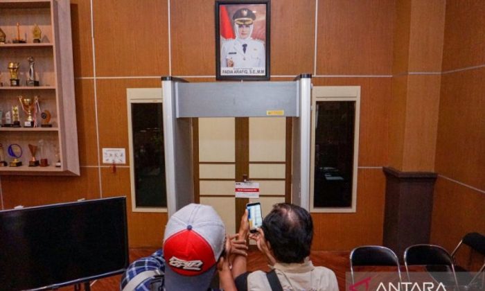 KPK bawa 11 orang lain ke Jakarta terkait OTT Bupati Pekalongan
