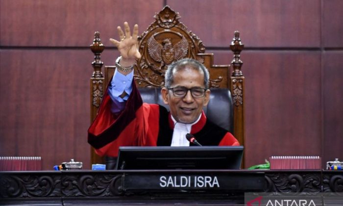 MK minta pemerintah-DPR atur ulang UU hak keuangan pejabat