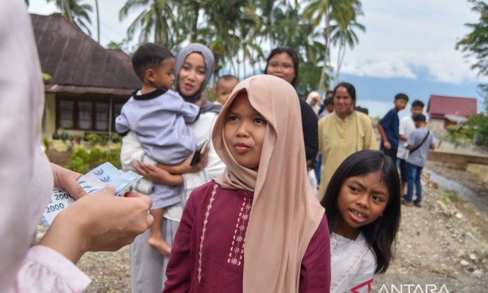 Jogjajateng.com ikut meramaikan tradisi "manambang" di lokasi terdampak bencana Agam