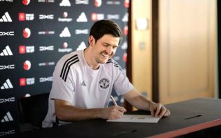 Harry Maguire memperpanjang kontrak dengan Manchester United