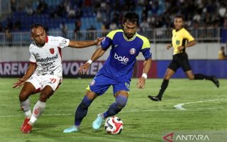 Arema bidik tiga poin dari Persis untuk masuk 10 besar