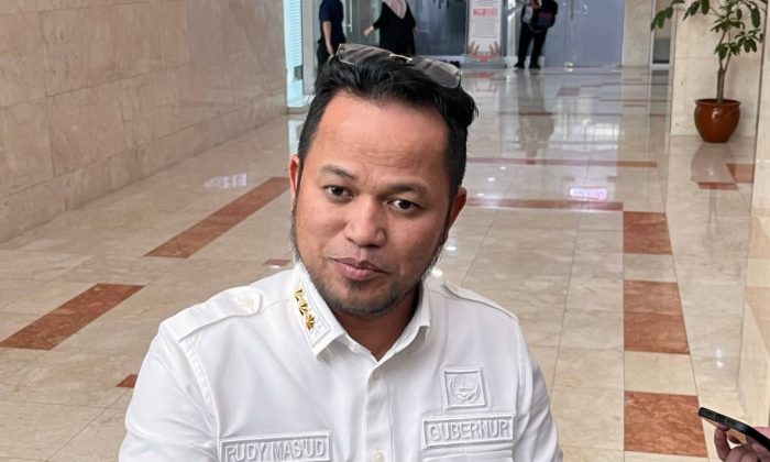 Detik-Detik Rudy Mas’ud Disoraki di Pelantikan DPW PAN Kaltim, Warganet: Titik Terendah Gubernur