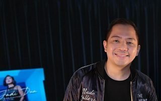 Ade Govinda eksiskan grup dan album rekaman di Inggris