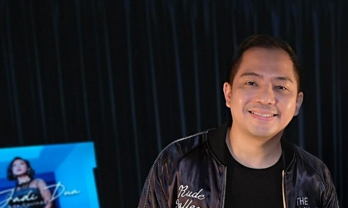Ade Govinda eksiskan grup dan album rekaman di Inggris