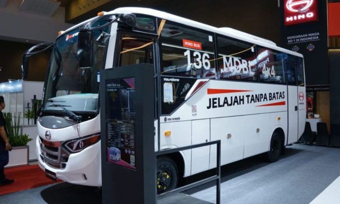 Hino luncurkan bus berpenggerak 4x4 untuk medan berat