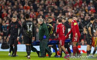 Cedera Hugo Ekitike "terlihat tidak baik", ungkap Arne Slot