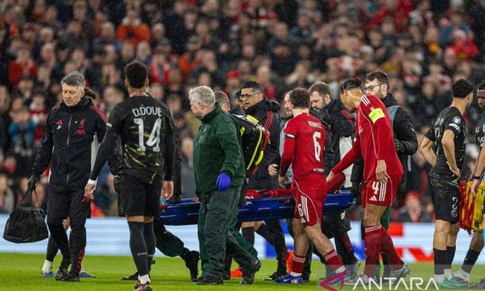 Cedera Hugo Ekitike "terlihat tidak baik", ungkap Arne Slot