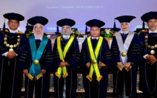 UAD Yogyakarta mengukuhkan empat guru besar baru