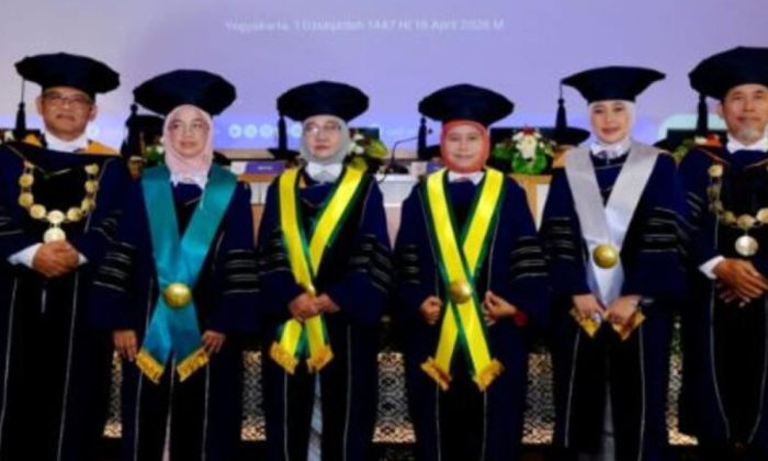 UAD Yogyakarta mengukuhkan empat guru besar baru