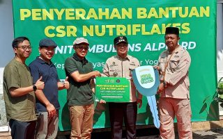 Wujudkan kepedulian kesehatan dan kemanusiaan, Nutriflakes serahkan ambulans Alphard kepada Yayasan Jupiter