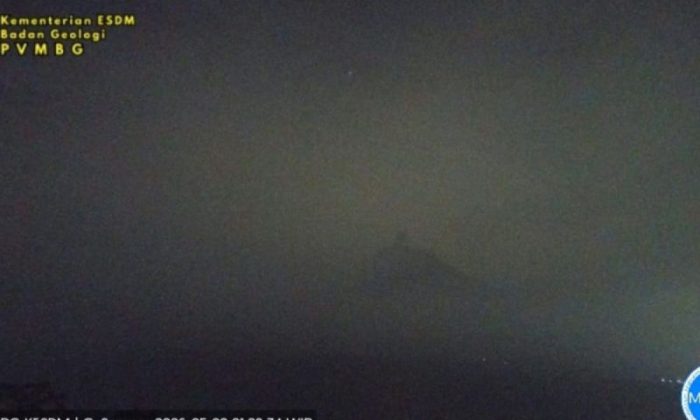 Gunung Semeru erupsi statusnya level III