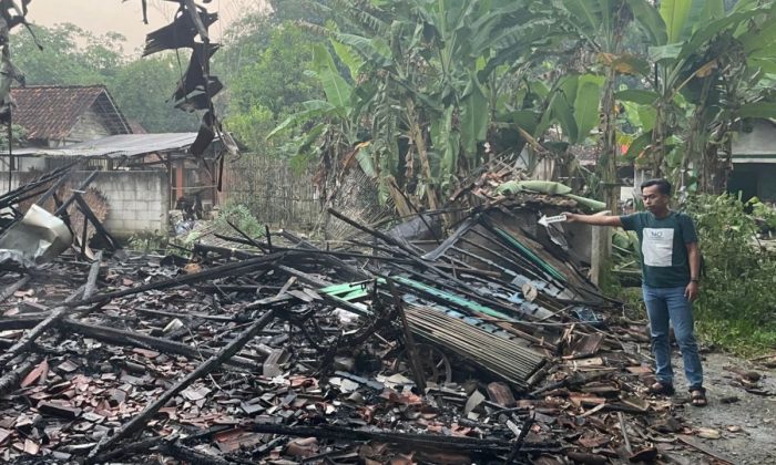 Uang tunai Rp65 juta dan kendaraan ludes terbakar