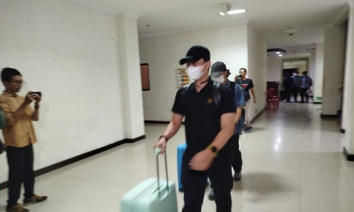 KPK membawa tiga koper dokumen usai geledah Dinkes-Dindik Ponorogo